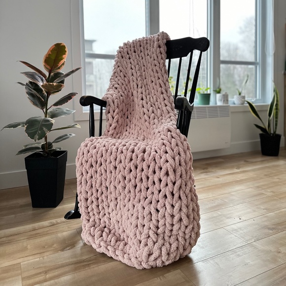 HANDMADE KNIT BLANKET - Picture 1 of 5